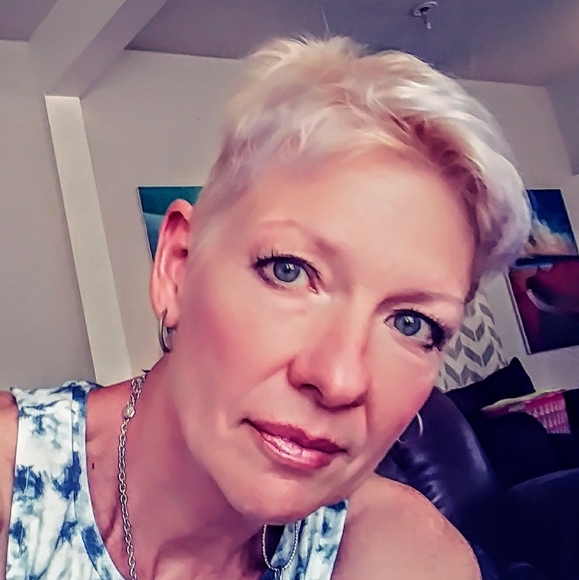 Meet your Posher, Vicky - Picture 1 of 1